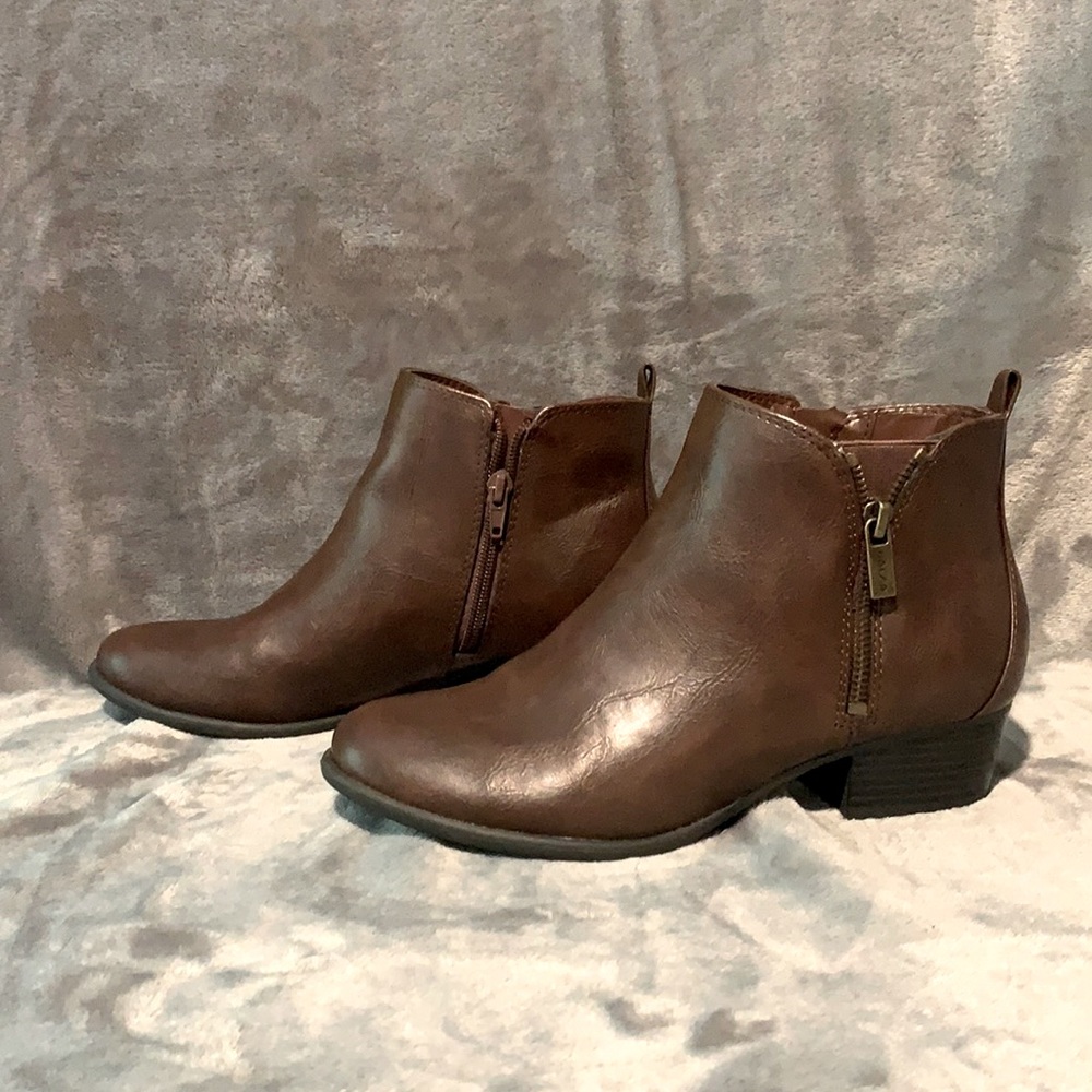 Unisa Brown Booties size 8-1/2